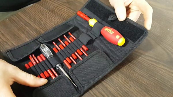 Wiha 36068 18 Piece slimVario® SoftFinish VDE Interchangeable Screwdriver & Bit Set